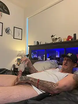 Snapshot of bilateralBKamputee chatting on 4, 4, 2026 bilateralBKamputee online show from 4, 4, 2026