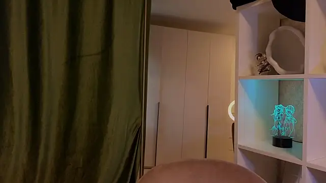 dark honey  online show from 11, 5, 2026
