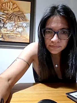 Snapshot of Gia-and-Lara chatting on 20, 5, 2026 Gia-and-Lara online show from 20, 5, 2026