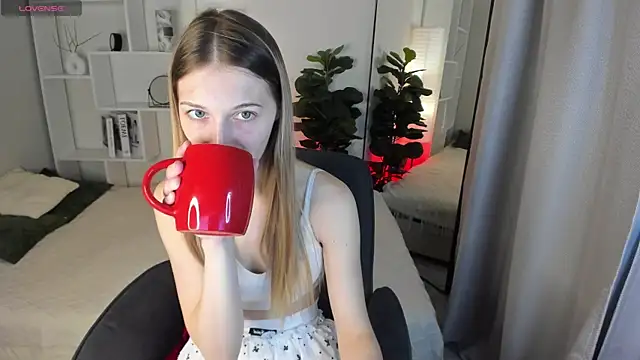 LauraPurr online show from 25, 5, 2026