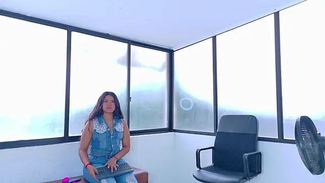 AhslyEvans   online show from 25, 5, 2026