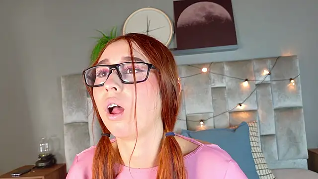 Snapshot of StarrMoon__ chatting on 7, 4, 2026 StarrMoon online show from 7, 4, 2026