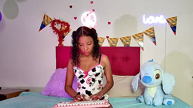 Ellie Cute7 online show from 13, 7, 2026