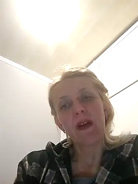 Snapshot of MiaLove183 chatting on 27, 3, 2026 MiaLove183 online show from 27, 3, 2026