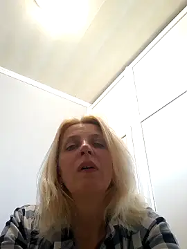 Snapshot of MiaLove183 chatting on 2, 5, 2026 MiaLove183 online show from 2, 5, 2026