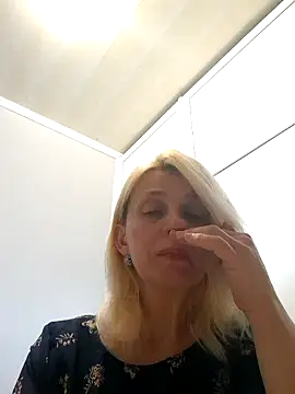 Snapshot of MiaLove183 chatting on 23, 5, 2026 MiaLove183 online show from 23, 5, 2026