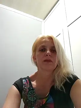 Snapshot of MiaLove183 chatting on 15, 7, 2026 MiaLove183 online show from 15, 7, 2026