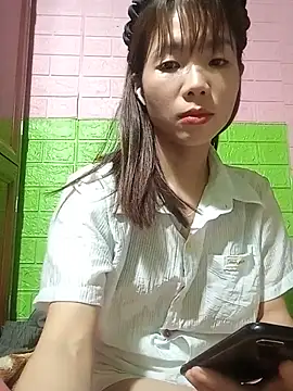 AmyLinee01 online show from 12, 5, 2026