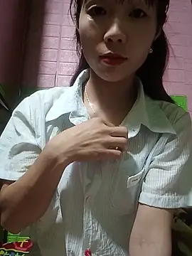 AmyLinee01 online show from 13, 5, 2026