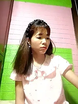 AmyLinee01 online show from 13, 5, 2026
