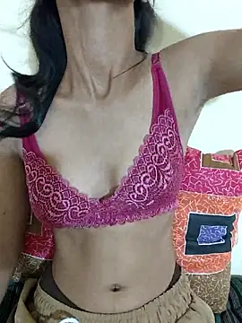 Curvy Amyra online show from 11, 6, 2026