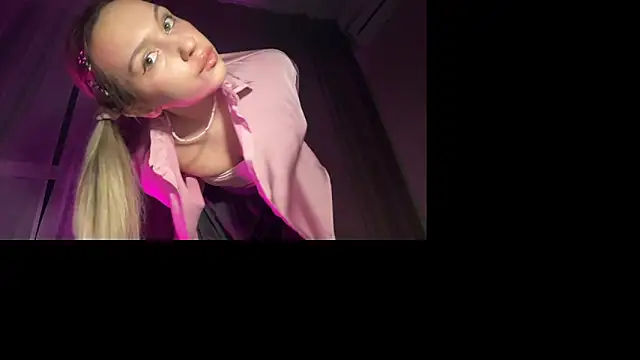 Candy Loveee online show from 25, 3, 2026