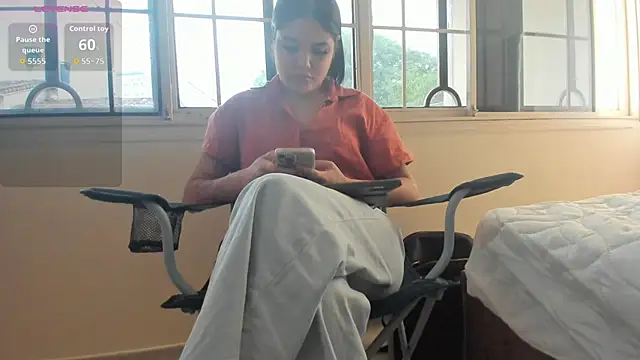 Snapshot of dollsweety19 chatting on 7, 5, 2026 dollsweety19 online show from 7, 5, 2026