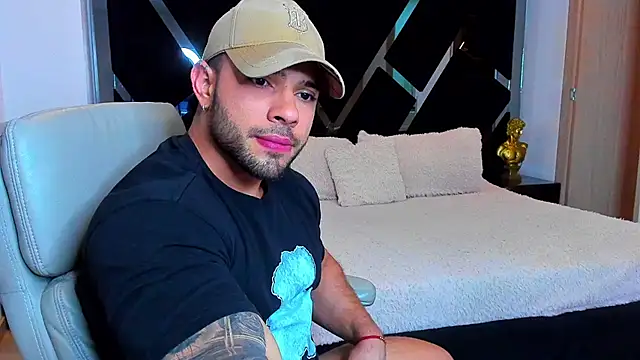Snapshot of Raytorres chatting on 3, 4, 2026 Raytorres online show from 3, 4, 2026