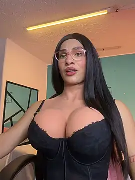 Snapshot of Honey__kiss chatting on 14, 6, 2026 Honey kiss online show from 14, 6, 2026
