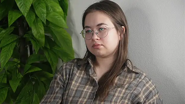 TiffaneySpikes online show from 23, 3, 2026