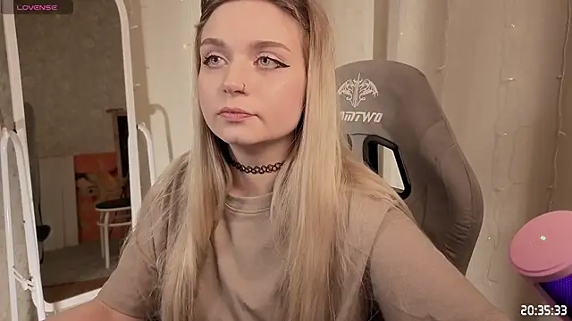 lucysussy online show from 22, 4, 2026