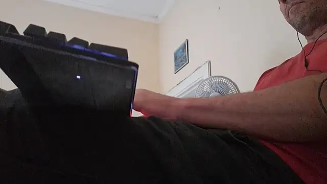 Snapshot of Sueliton2 chatting on 31, 3, 2026 Sueliton2 online show from 31, 3, 2026