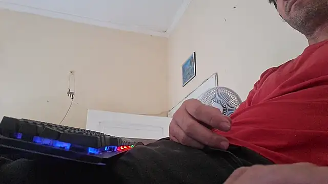 Snapshot of Sueliton2 chatting on 1, 4, 2026 Sueliton2 online show from 1, 4, 2026