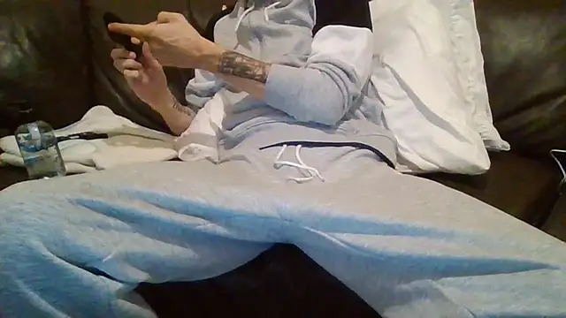 Snapshot of feetlovrr94 chatting on 8, 4, 2026 feetlovrr94 online show from 8, 4, 2026