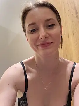 Snapshot of FReyja_44 chatting on 3, 4, 2026 FReyja 44 online show from 3, 4, 2026