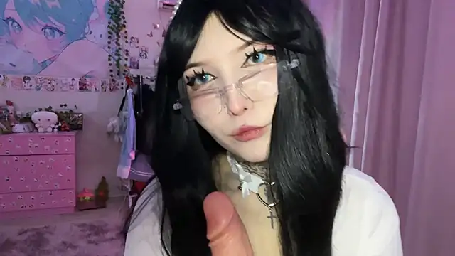 ToxiraLuneX online show from 11, 4, 2026