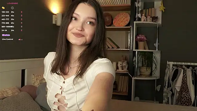 GussieGoold online show from 8, 4, 2026