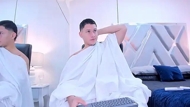 Snapshot of Chriss_Diamond chatting on 21, 4, 2026 Chriss Diamond online show from 21, 4, 2026