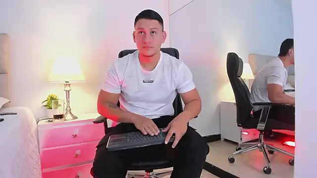 Snapshot of Chriss_Diamond chatting on 6, 5, 2026 Chriss Diamond online show from 6, 5, 2026
