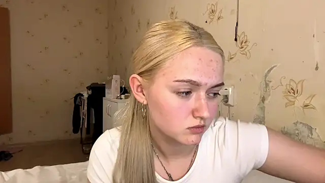 Snapshot of Sophia_Blonde chatting on 5, 4, 2026 Sophia Blonde online show from 5, 4, 2026
