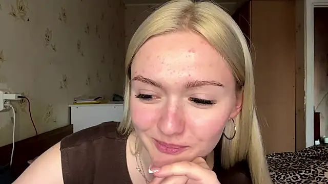 Snapshot of Sophia_Blonde chatting on 14, 4, 2026 Sophia Blonde online show from 14, 4, 2026