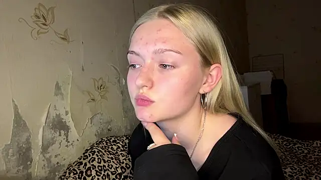 Snapshot of Sophia_Blonde chatting on 15, 4, 2026 Sophia Blonde online show from 15, 4, 2026