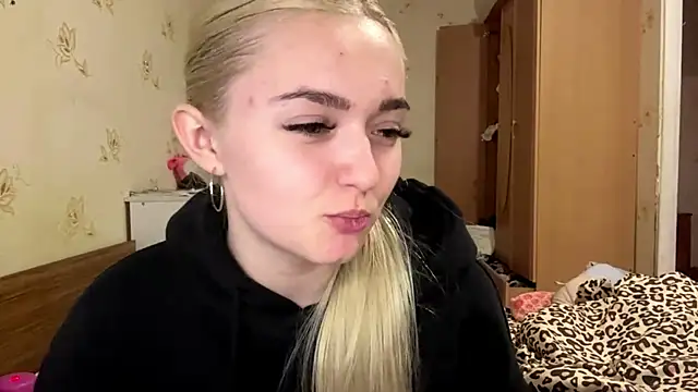 Snapshot of Sophia_Blonde chatting on 24, 4, 2026 Sophia Blonde online show from 24, 4, 2026