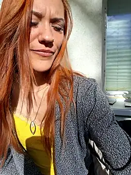 Snapshot of SlimBellaOfficial chatting on 4, 4, 2026 SlimBellaOfficial online show from 4, 4, 2026