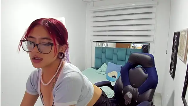 Sara Red X online show from 8, 4, 2026