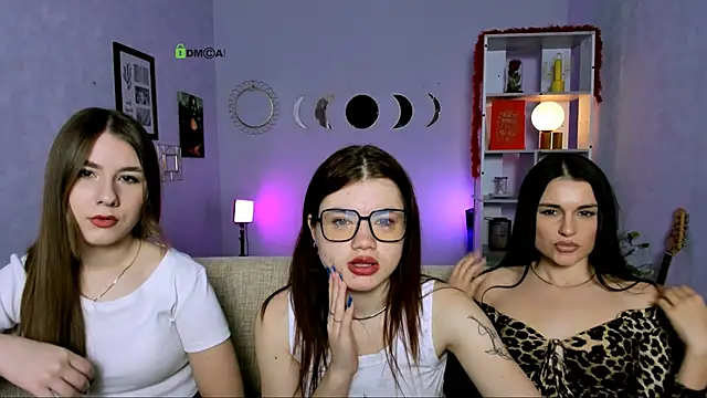 luna wisper online show from 5, 4, 2026