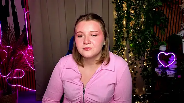 Snapshot of PettyRogers chatting on 7, 4, 2026 PettyRogers online show from 7, 4, 2026