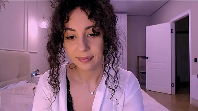curly jade  online show from 15, 4, 2026