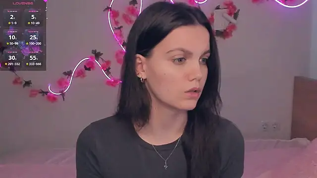 JuliannPaysour online show from 14, 5, 2026