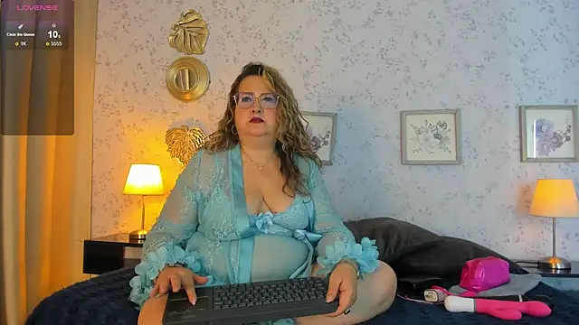 Martinacurvy  online show from 5, 6, 2026