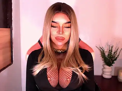 CyraHasABigCock online show from 26, 5, 2026