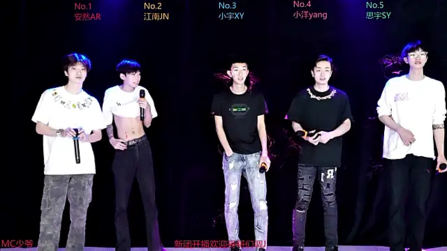 Snapshot of AOA-boy001 chatting on 29, 3, 2026 AOA-boy001 online show from 29, 3, 2026