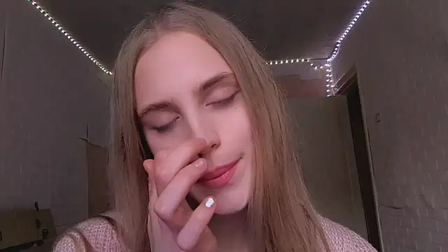 EveCoutch online show from 4, 4, 2026