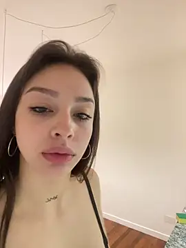 Onlyalvareznicolll online show from 28, 3, 2026