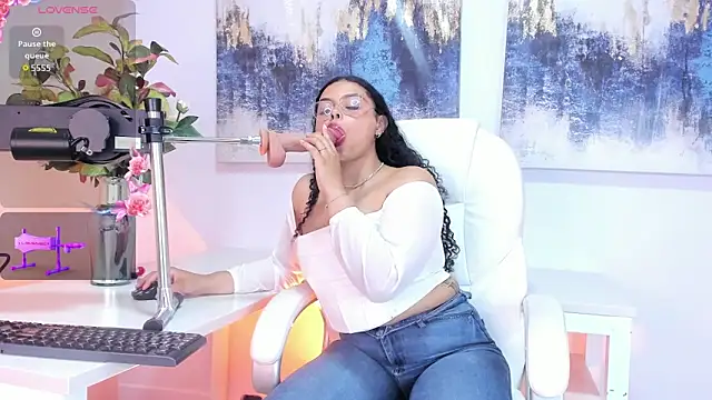 scarlett  2 online show from 19, 5, 2026