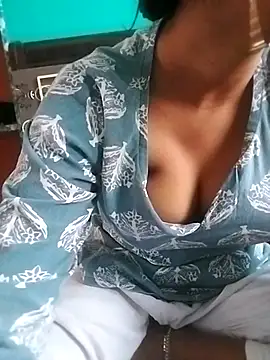 Snapshot of Pinky-hot11 chatting on 2, 5, 2026 Pinky-hot11 online show from 2, 5, 2026