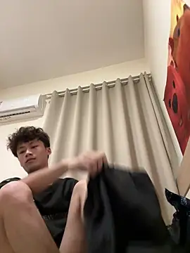 sexyboy-3525 online show from 13, 4, 2026