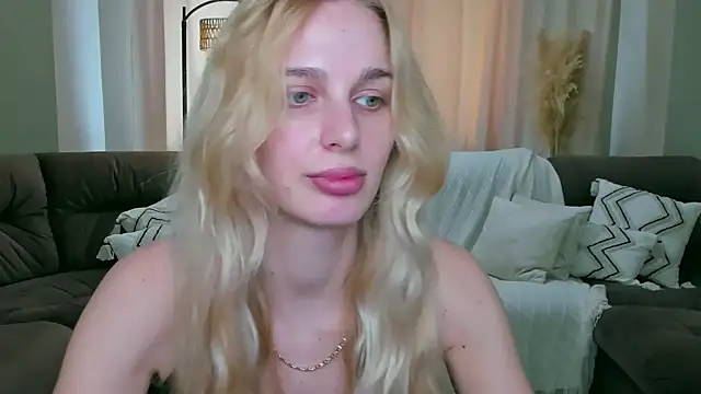 Snapshot of blonde__flirt chatting on 8, 4, 2026 blonde flirt online show from 8, 4, 2026