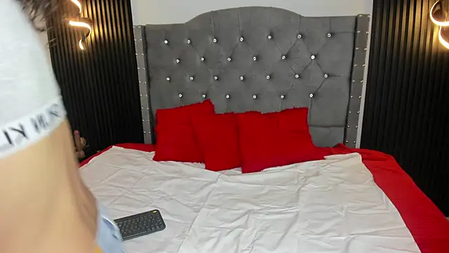 Skylee and Violet online show from 20, 5, 2026
