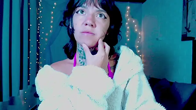 Snapshot of LannieGonzales chatting on 7, 4, 2026 LannieGonzales online show from 7, 4, 2026